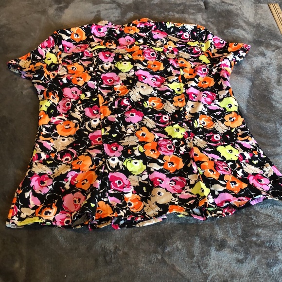 Women’s size medium polyester Dana Buchman button down multi colored shirt - Picture 7 of 7